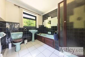 bathroom- click for photo gallery